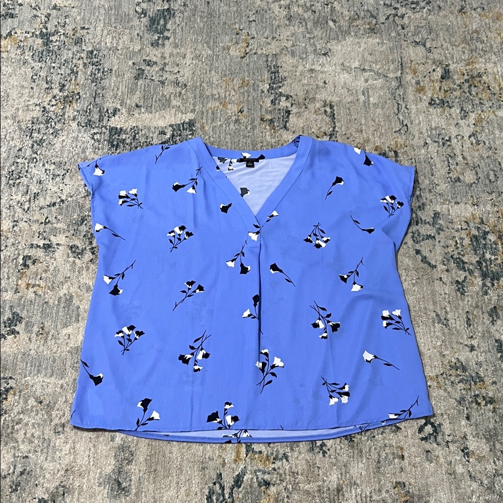 Ann Taylor SZ XL Blue Floral Blouse worn once